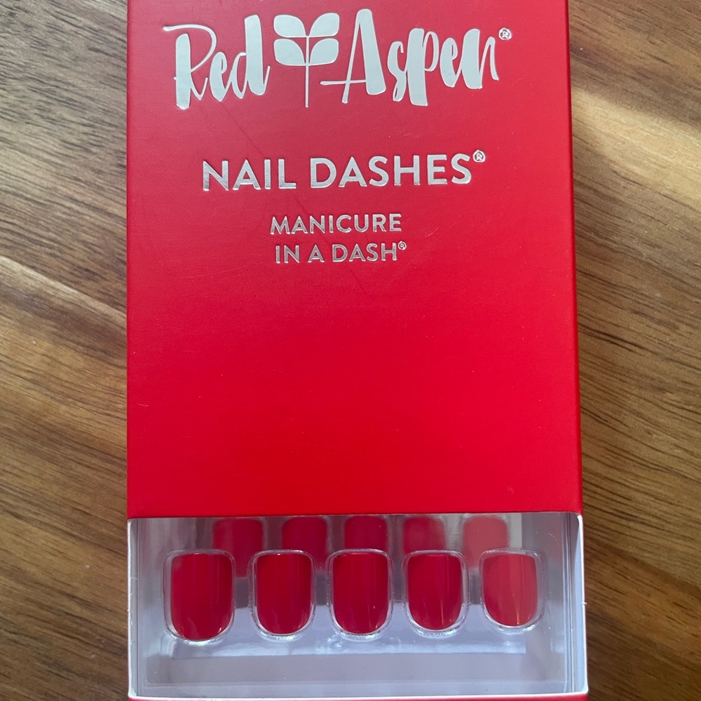 Red Aspen Nail Dashes